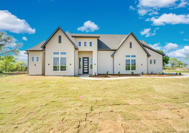 Photo 2 of Single family home for sale at 111 Barefoot Bay Blvd, Corsicana, TX 75109 | MLS# 21350359 | Listing updated on 2026-08-05