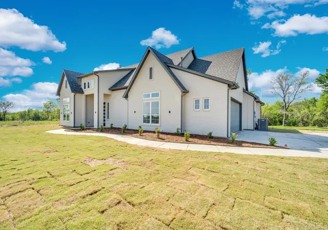 Photo 2 of Single family home for sale at 111 Barefoot Bay Blvd, Corsicana, TX 75109 | MLS# 21350359 | Listing updated on 2026-08-05