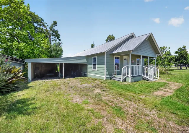 2nd image of 601 Tx 56, Windom, TX 75492 | MLS# 21344088