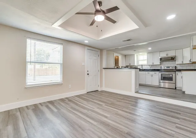 Photo 4 of Single family home for sale at 502 N Delaware St, Irving, TX 75061 | MLS# 21350890 | Listing updated on 2026-08-15