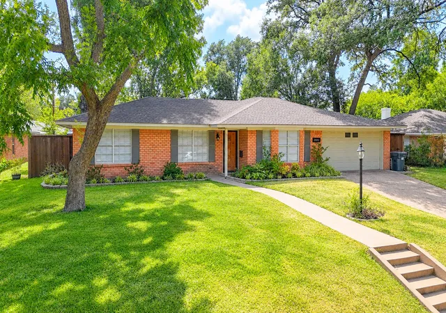 Photo 1 of Sale Pending at 2002 Mimosa Dr, Corsicana, TX 75110 | MLS# 21350893 | Listing updated on 2026-10-07