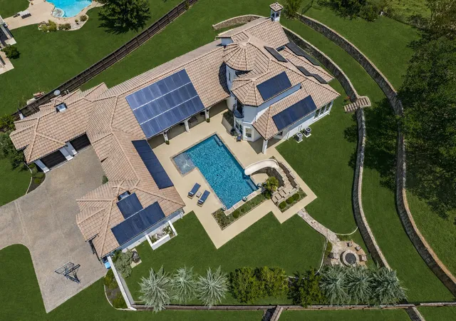 3rd image of 203 Links Ct, Aledo, TX 76008 | MLS# 21348912