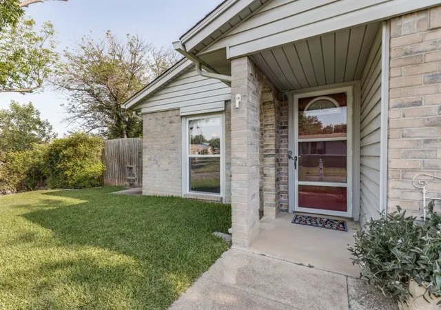 2nd image of 9960 Runnymeade Pl, Fort Worth, TX 76108 | MLS# 21350932