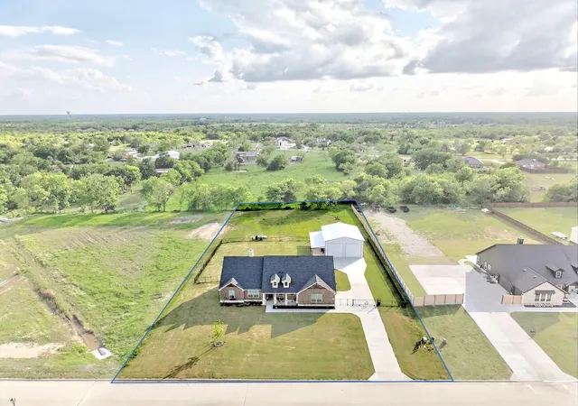 Single family home for sale at 2446 Blackjack Oak Rd, Terrell, TX 75161 | MLS# 21348795