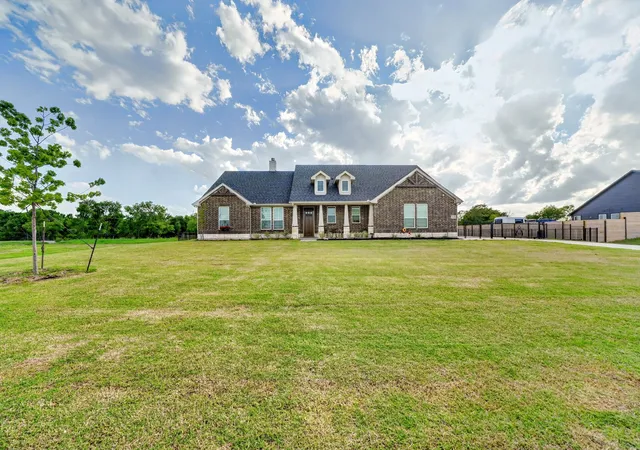 Photo 3 of Single family home for sale at 2446 Blackjack Oak Rd, Terrell, TX 75161 | MLS# 21348795 | Listing updated on 2026-10-07