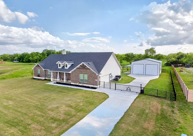 Photo 4 of Single family home for sale at 2446 Blackjack Oak Rd, Terrell, TX 75161 | MLS# 21348795 | Listing updated on 2026-10-07
