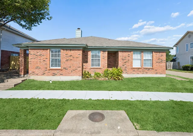 Photo 1 of Single family home for sale at 1041 Tennessee Trl, Arlington, TX 76017 | MLS# 21345761 | Listing updated on 2026-10-06