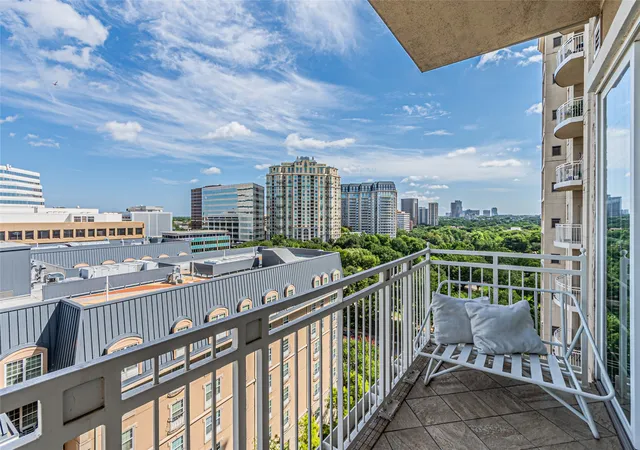 Photo 1 of Sale Pending at 3225 Turtle Creek Blvd #1040, Dallas, TX 75219 | MLS# 21341661 | Listing updated on 2026-08-25