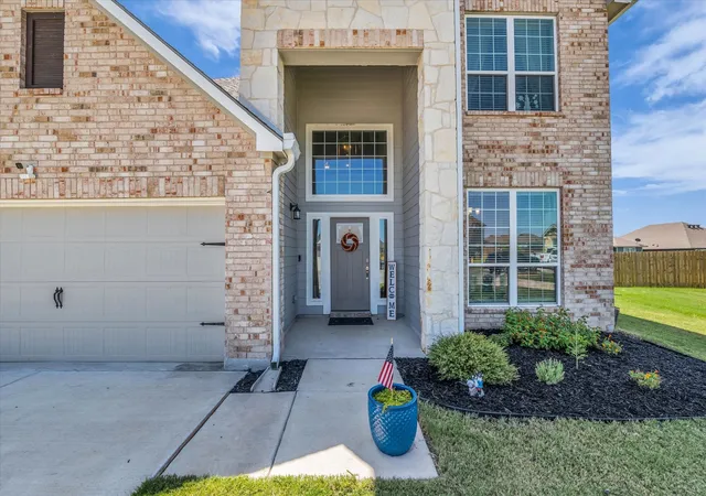 Photo 3 of Single family home for sale at 11324 Pallasite Cir, Lorena, TX 76655 | MLS# 21350797 | Listing updated on 2026-08-30