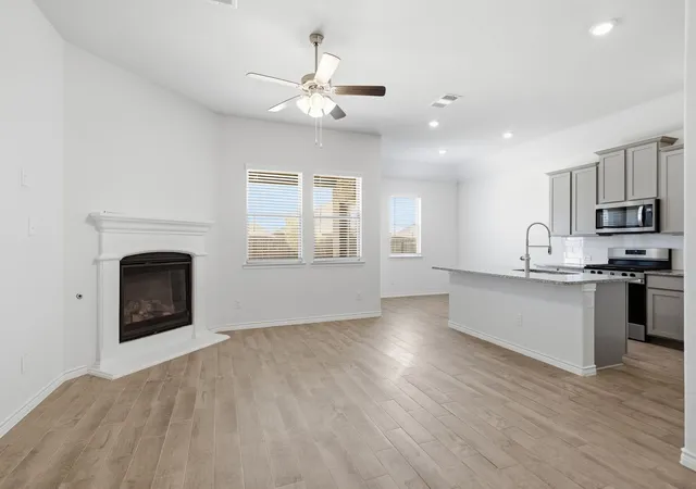 Photo 3 of Single family home for sale at 3250 Hunters Glen Dr, Aubrey, TX 76227 | MLS# 21350980 | Listing updated on 2026-09-03
