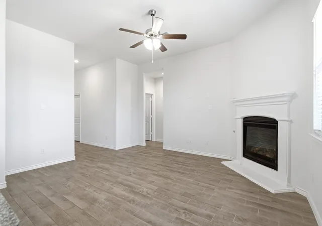 Photo 4 of Single family home for sale at 3250 Hunters Glen Dr, Aubrey, TX 76227 | MLS# 21350980 | Listing updated on 2026-09-03