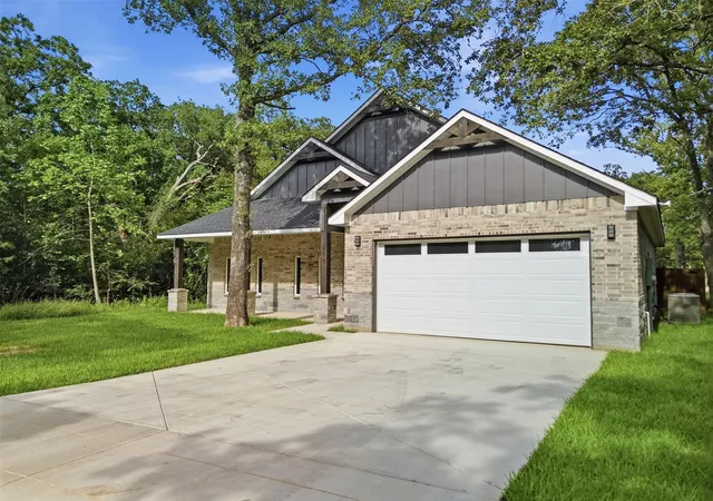 Photo 1 of Sale Pending at 108 Parkside Dr, Trinidad, TX 75163 | MLS# 21341077 | Listing updated on 2026-09-06
