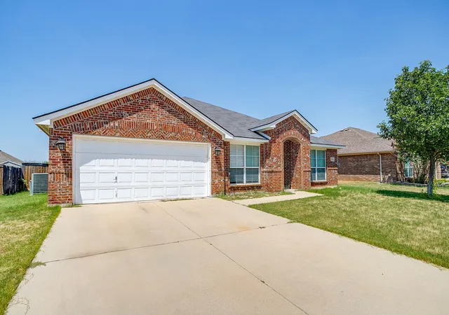 Photo 2 of Single family home for sale at 2214 Taylor Dr, Weatherford, TX 76087 | MLS# 21350735 | Listing updated on 2026-08-05