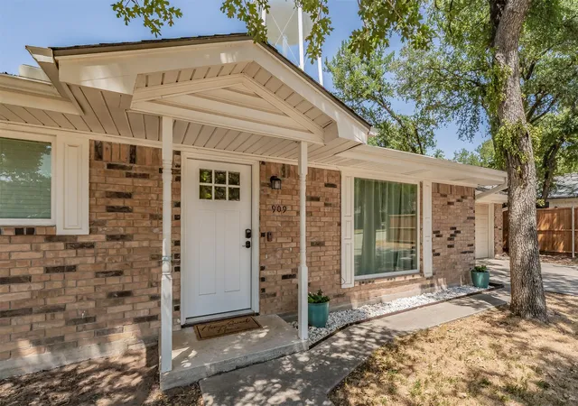 Photo 2 of Sale Pending at 909 Shady Oaks, Bridgeport, TX 76426 | MLS# 21350999 | Listing updated on 2026-08-28
