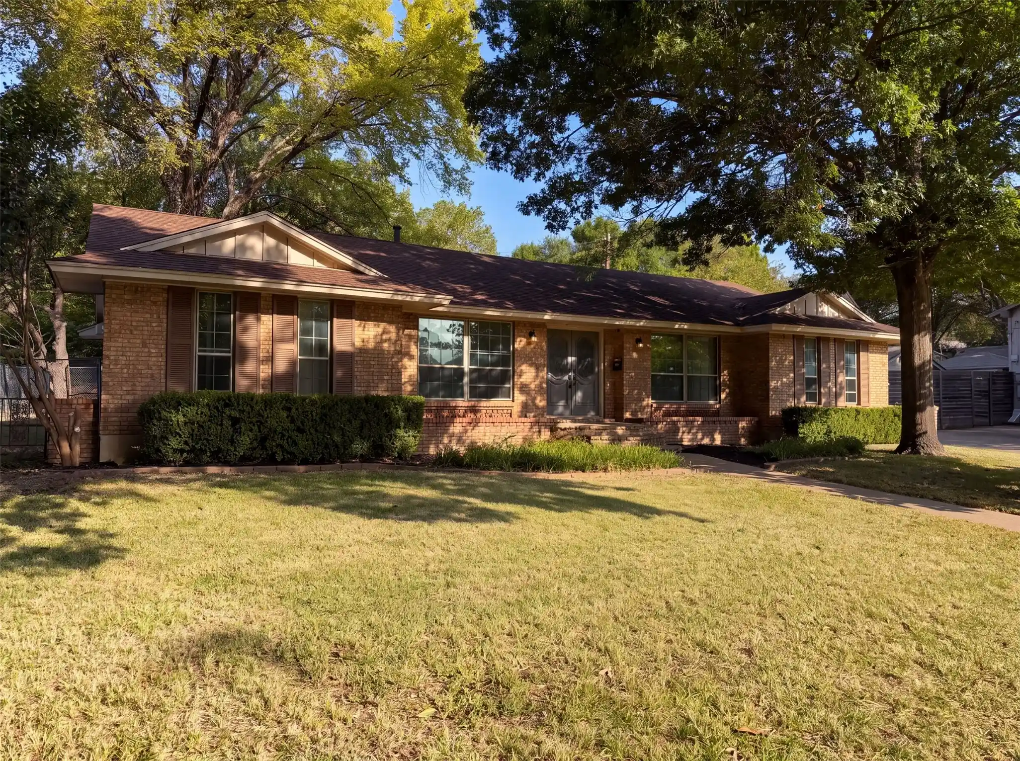 Photo 1 of Single family home for sale at 821 Glen Oaks Blvd, Dallas, TX 75232 | MLS# 21350996 | Listing updated on 2026-10-21