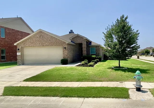 Photo 1 of Single family home for sale at 8800 Deadwood Ln, Aubrey, TX 76227 | MLS# 21349160 | Listing updated on 2026-08-24