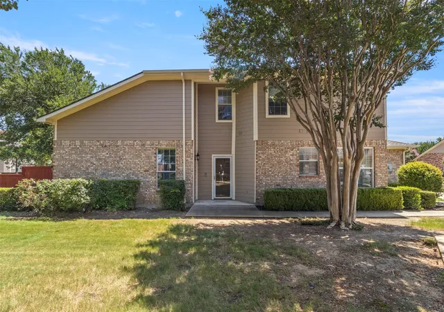 Photo 1 of Townhouse for sale at 2949 Jowett Dr, Plano, TX 75025 | MLS# 21332062 | Listing updated on 2026-08-19