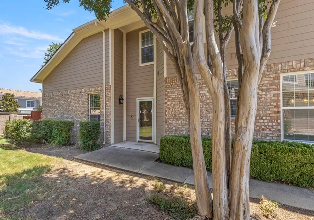 Photo 2 of Townhouse for sale at 2949 Jowett Dr, Plano, TX 75025 | MLS# 21332062 | Listing updated on 2026-08-19