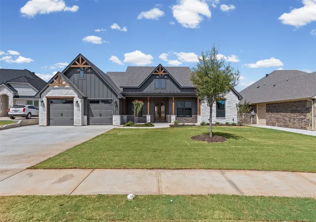 Photo 1 of Single family home for sale at 6657 Pinehurst Dr, Granbury, TX 76049 | MLS# 21349265 | Listing updated on 2026-08-22