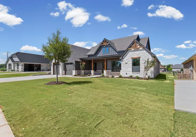 Photo 3 of Single family home for sale at 6657 Pinehurst Dr, Granbury, TX 76049 | MLS# 21349265 | Listing updated on 2026-09-26