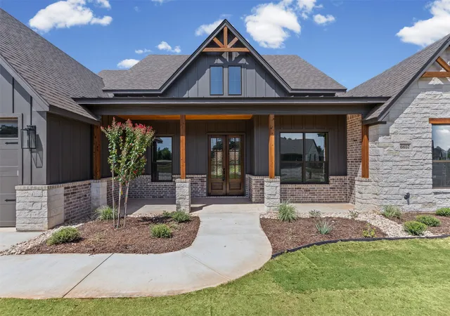 Photo 4 of Single family home for sale at 6657 Pinehurst Dr, Granbury, TX 76049 | MLS# 21349265 | Listing updated on 2026-09-26
