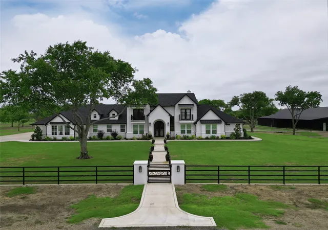 Photo 2 of Mansion for sale at 200 Corral Rd, Godley, TX 76044 | MLS# 21347600 | Listing updated on 2026-08-09