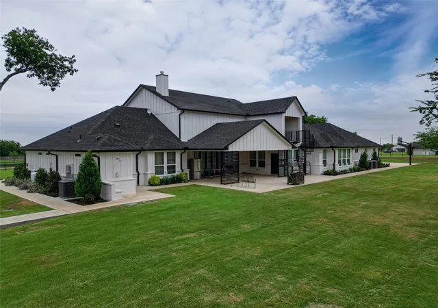 Photo 3 of Single family home for sale at 200 Corral Rd, Godley, TX 76044 | MLS# 21347600 | Listing updated on 2026-08-09