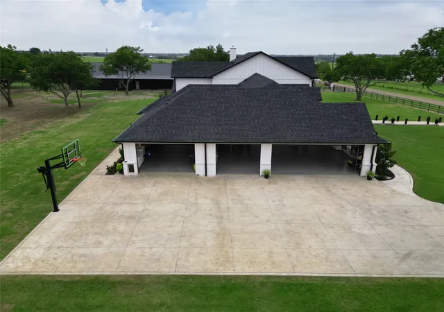Photo 4 of Single family home for sale at 200 Corral Rd, Godley, TX 76044 | MLS# 21347600 | Listing updated on 2026-08-09