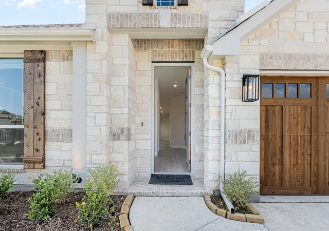 Photo 3 of Single family home for sale at 131 Kingfisher Ln, Aledo, TX 76008 | MLS# 21351092 | Listing updated on 2026-10-07