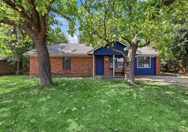 Photo 1 of Single family home for sale at 204 Jackilu St, Sanger, TX 76266 | MLS# 21350966 | Listing updated on 2026-08-06