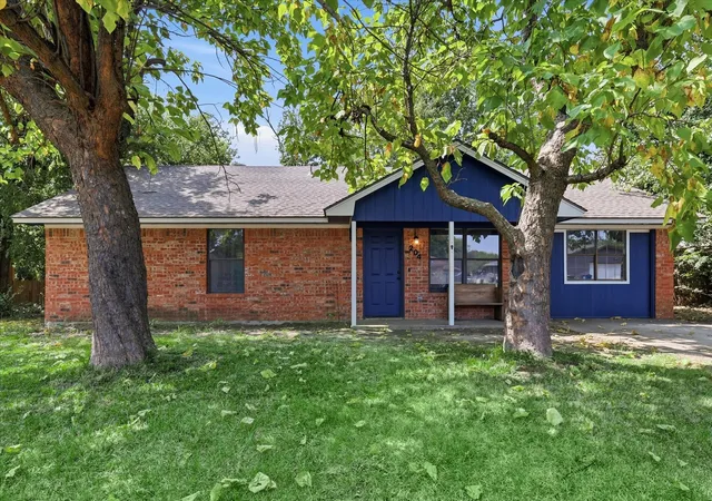 Photo 2 of Single family home for sale at 204 Jackilu St, Sanger, TX 76266 | MLS# 21350966 | Listing updated on 2026-08-06