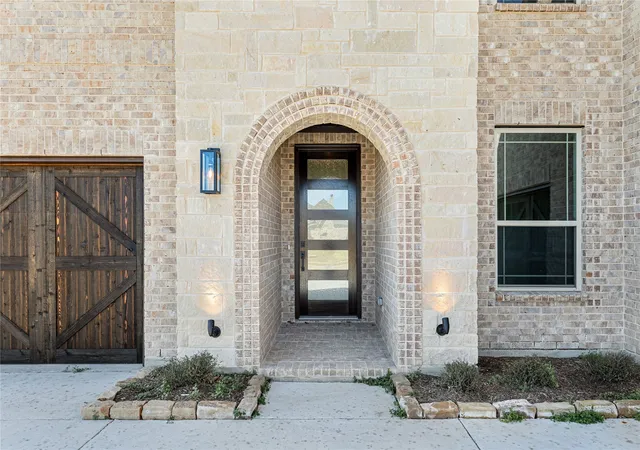 Photo 3 of Single family home for sale at 673 Serenity Ln, Red Oak, TX 75154 | MLS# 21351099 | Listing updated on 2026-10-07