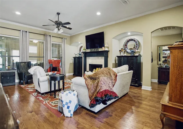 Photo 4 of Single family home for sale at 317 Billo Ct, Weatherford, TX 76087 | MLS# 21351091 | Listing updated on 2026-08-06