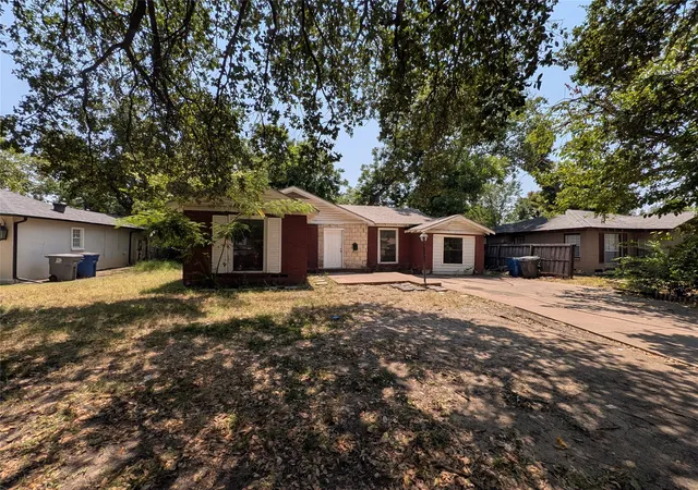 Photo 3 of Sale Pending at 3556 Durango Dr, Dallas, TX 75220 | MLS# 21351120 | Listing updated on 2026-08-31