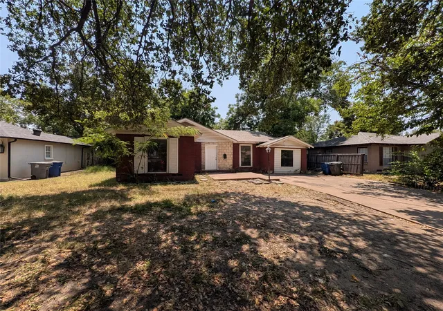 Photo 3 of Sale Pending at 3556 Durango Dr, Dallas, TX 75220 | MLS# 21351120 | Listing updated on 2026-08-31