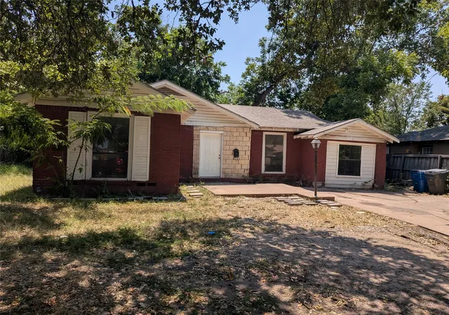 Photo 4 of Sale Pending at 3556 Durango Dr, Dallas, TX 75220 | MLS# 21351120 | Listing updated on 2026-08-31
