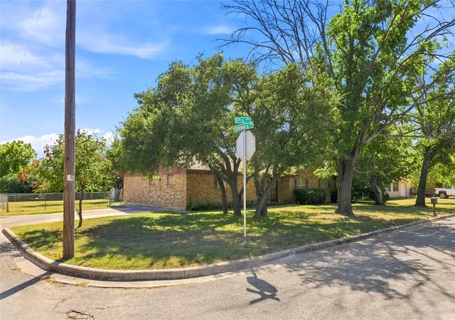 2nd image of 4309 9th St, Brownwood, TX 76801 | MLS# 21351130