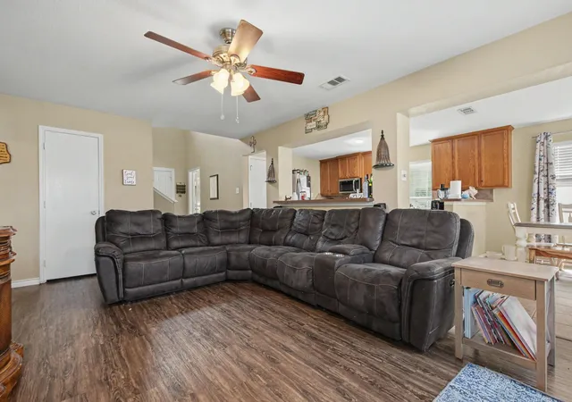Photo 4 of Single family home for sale at 1330 Vireo Ct, Aubrey, TX 76227 | MLS# 21351106 | Listing updated on 2026-08-15