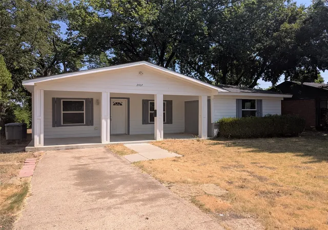 Photo 3 of Single family home for sale at 2407 El Capitan Dr, Dallas, TX 75228 | MLS# 21351143 | Listing updated on 2026-08-25