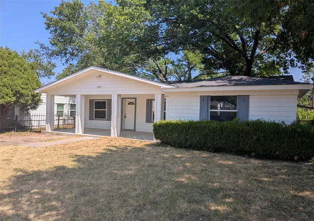 Photo 4 of Single family home for sale at 2407 El Capitan Dr, Dallas, TX 75228 | MLS# 21351143 | Listing updated on 2026-08-25