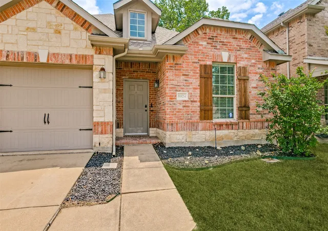 3rd image of 8824 Noontide Dr, Fort Worth, TX 76179 | MLS# 21351152