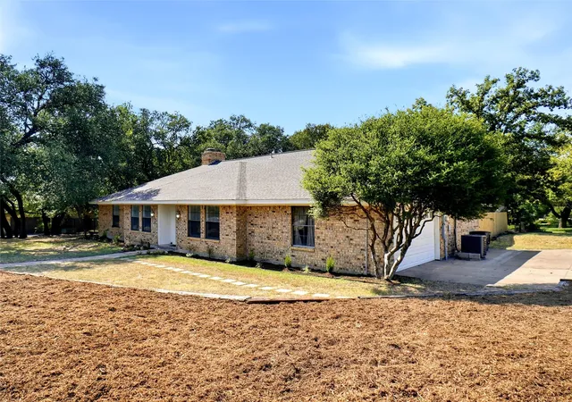 Photo 2 of Single family home for sale at 7800 Skylake Dr, Fort Worth, TX 76179 | MLS# 21349488 | Listing updated on 2026-09-20