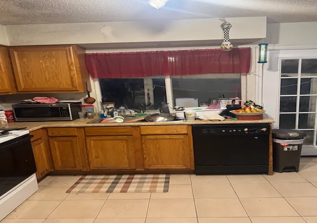 Photo 4 of Sale Pending at 506 E Springdale Ln, Grand Prairie, TX 75052 | MLS# 21351183 | Listing updated on 2026-08-05