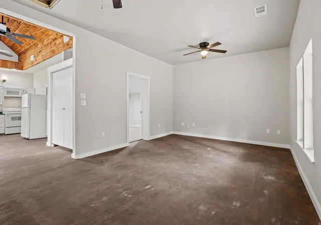 Photo 4 of Single family home for sale at 1008 W 10Th St, Bonham, TX 75418 | MLS# 21351153 | Listing updated on 2026-08-10