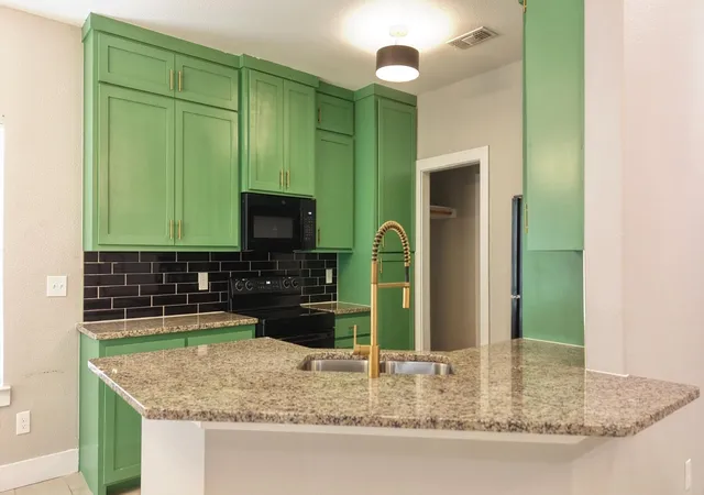 Photo 4 of Single family home for sale at 212 Holiday Dr, Gun Barrel City, TX 75156 | MLS# 21351239 | Listing updated on 2026-09-25