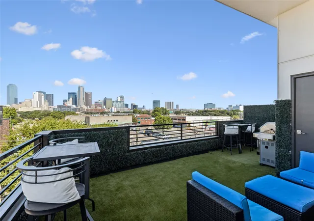1st image of 1901 S Harwood St #301, Dallas, TX 75215 | MLS# 21351207