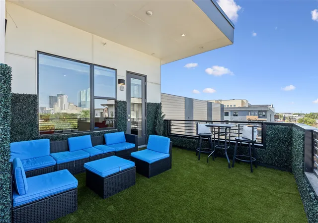2nd image of 1901 S Harwood St #301, Dallas, TX 75215 | MLS# 21351207