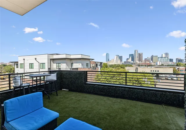 3rd image of 1901 S Harwood St #301, Dallas, TX 75215 | MLS# 21351207