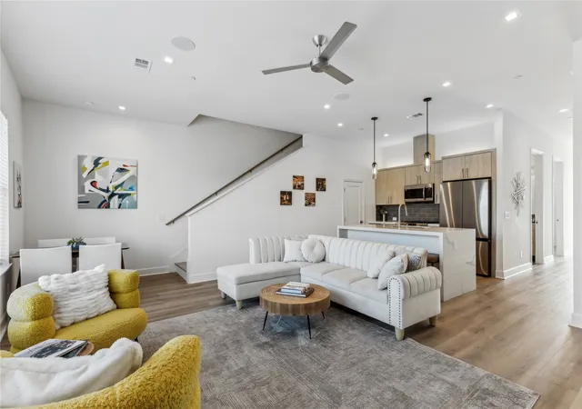 4th image of 1901 S Harwood St #301, Dallas, TX 75215 | MLS# 21351207