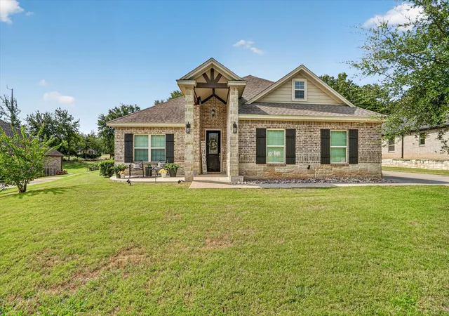 Photo 2 of Single family home for sale at 6403 Westover Dr, Granbury, TX 76049 | MLS# 21339382 | Listing updated on 2026-09-23